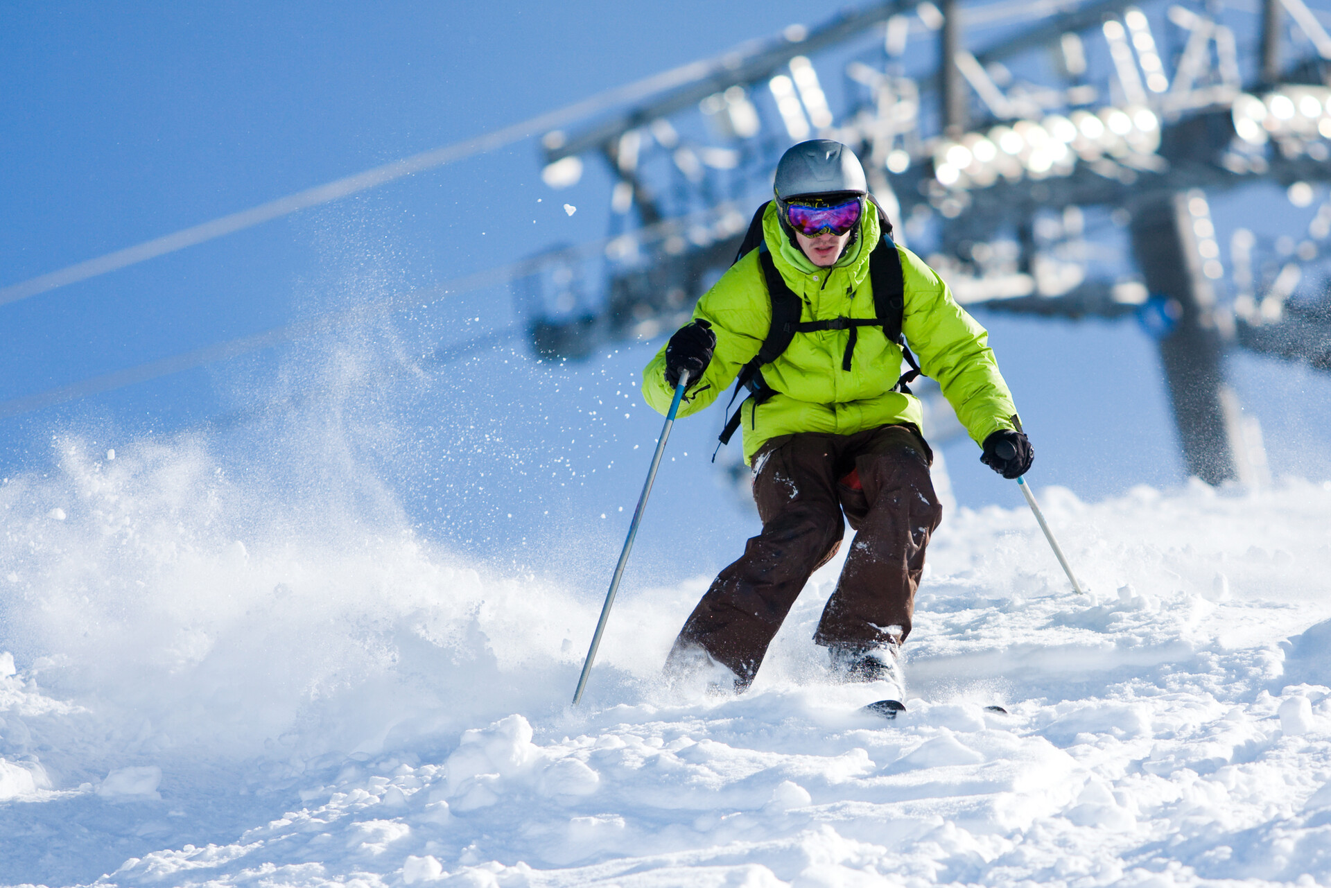 Les différents types d'équipements de ski indispensables pour les amateurs  de sports d'hiver 